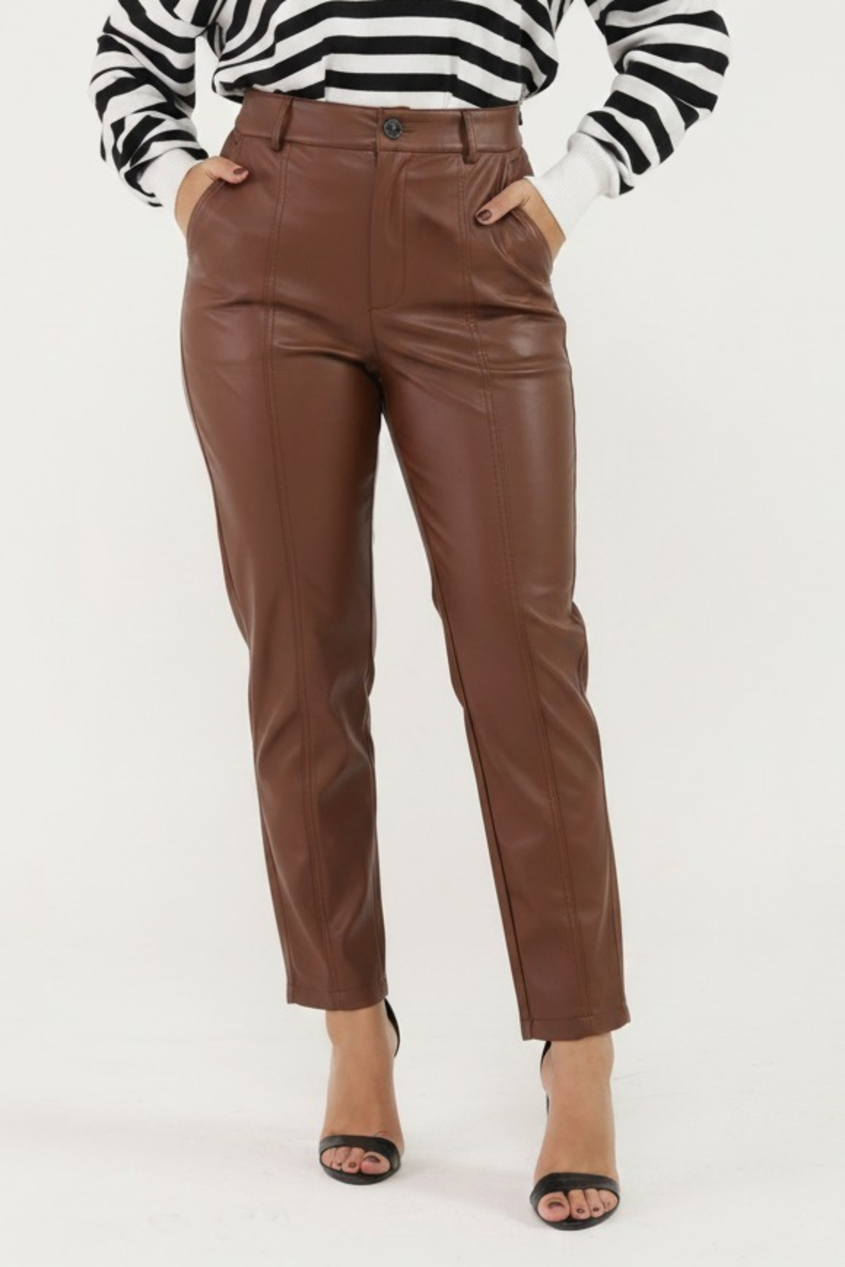 04 p nayla calca skinny c detalhe frontal courino